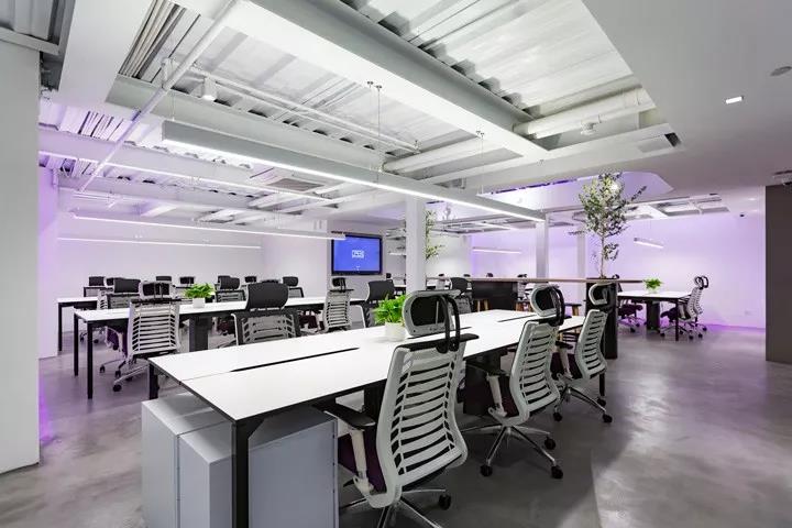 現(xiàn)代簡約辦公家具的特點(diǎn)