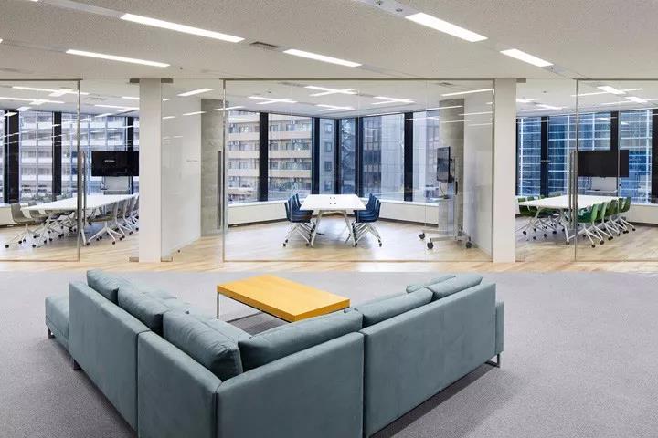 新買(mǎi)的辦公沙發(fā)有異味，應(yīng)該這樣做