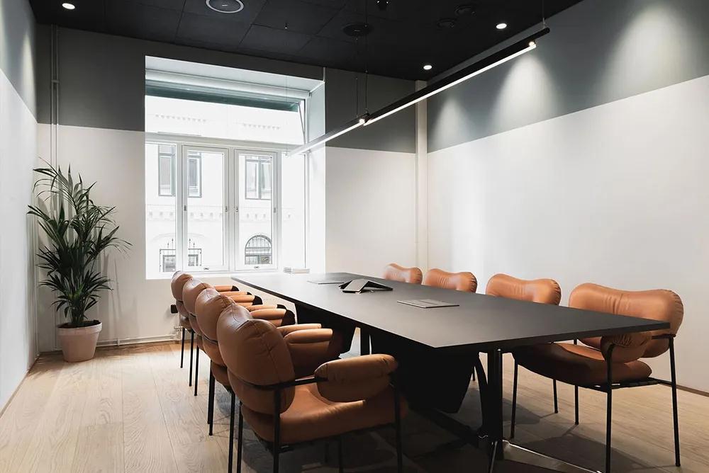 簡約現(xiàn)代風辦公桌椅，打造舒適空間