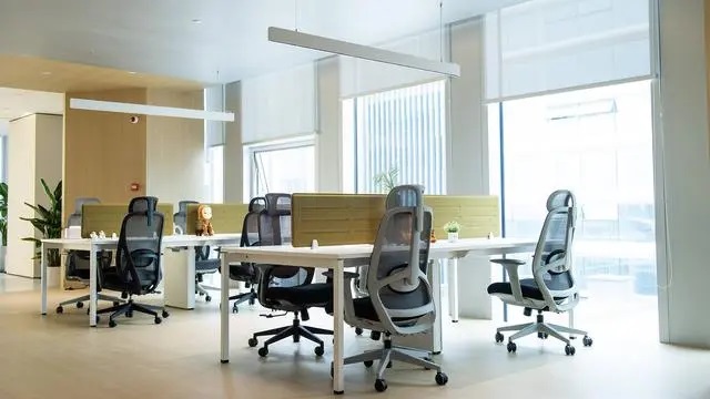 屏風辦公桌助您打造一個理想的工作環(huán)境